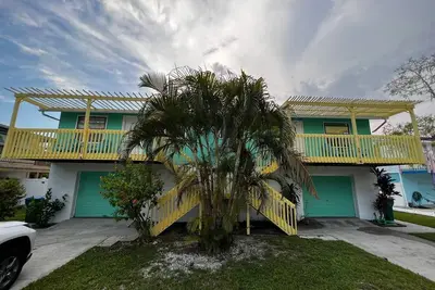 Image de Beachy Coastal Anna Maria Island Rental