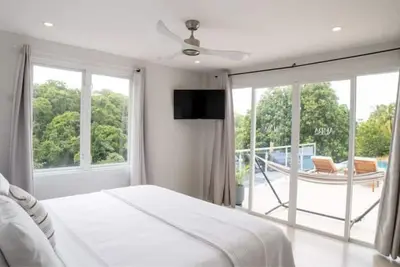 Image de Villa Aura 15-25mins from Airport & Attractions