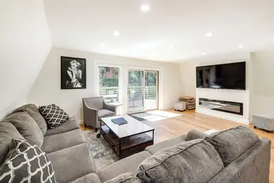 Image de Modern Pine Mountain Club Cabin w/ Community Pool!