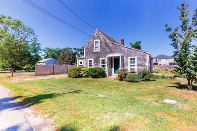 Image de Historic, dog-friendly homestead with a washer\/dryer, furnished patio, & yard