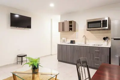 Image de Rooftop Pool w\/Lounge Area-2 Brm Apt-sleeps 4 U2