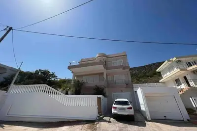 Image de Villa over the Aegean waves