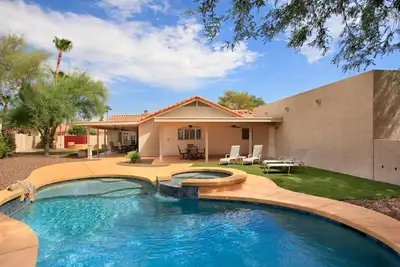 Image de Private Playground: Golf | Pool Table and Hot Tub!