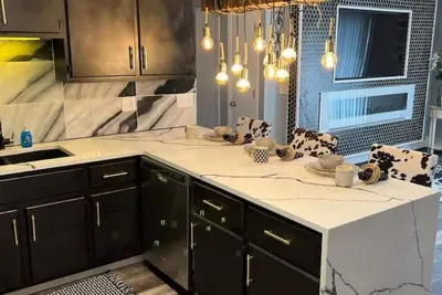 Image de Cowchella luxury penthouse w/garage & fireplace