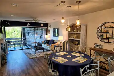 Image de Minutes from the Beach, and Sponge Docks!