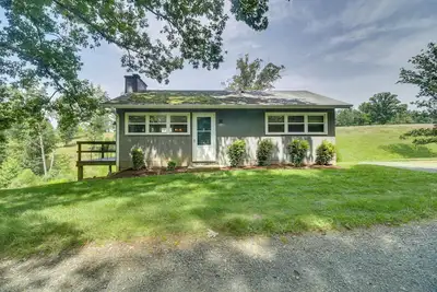 Image de Cozy Charlottesville Getaway in Bailey's Retreat