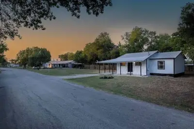 Image de Texan Commuter's Retreat near Txst