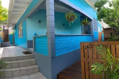 Image de Colorful and Peaceful 2 Bedrooms Residential Home