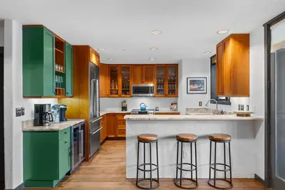 Image de Family Friendly- Multiple En-Suites, 2 Patios, Private Grill, Quick Walk to Base
