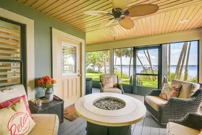 Image de East Palatka Home on St Johns River w/ Boat Dock!
