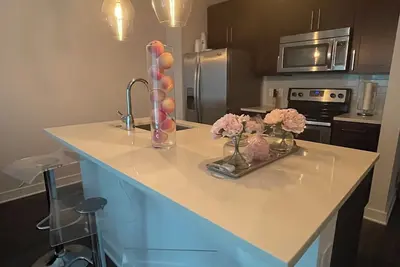 Image de Neighbor to Lenox mall