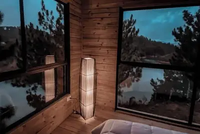 Image de Modern Duplex Cabin With Kitchen, Jacuzzi and Lake