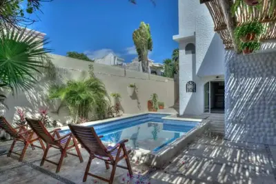 Image de 5br Beautiful home in downtown Cancun, 10min beach