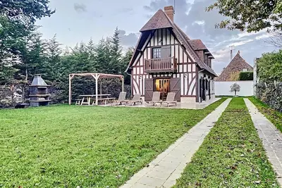 Image de Maison de campagne normande, proche de la mer. \"Les copains d'abord\".