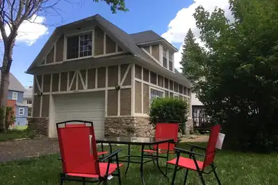 Image de TheCarriageHouse by the Falls & Holley-Rankine\n