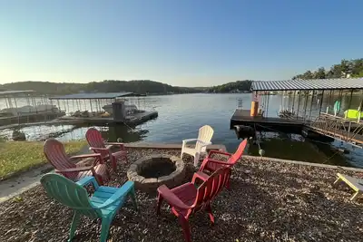 Image de New! Waterfront Lake Ozark Getaway - 2 Boat Slips and High Dive!