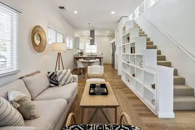 Image de Exclusive 2bd 3ba with Balcony