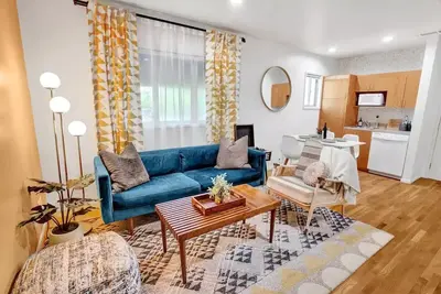 Image de 2 Bedroom Unit by Long Beach Airport-King Bed-W/D-Between Universal/Disneyland\n