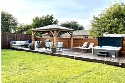 Image de The Colony Cottage W/Hot Tub & Outdoor Oasis/Family Friendly