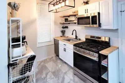 Image de Luxury Hot Tub Retreat mins from Downtown Cincinnati Rievrfront. Very Walkable