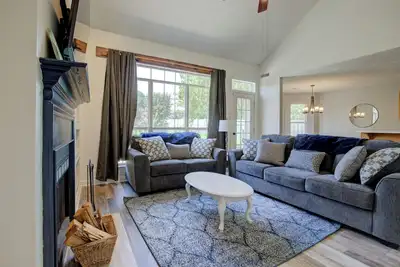 Image de Serene 3br Pet-friendly Retreat, Walking Distance to Lake, w/Remote Work Space