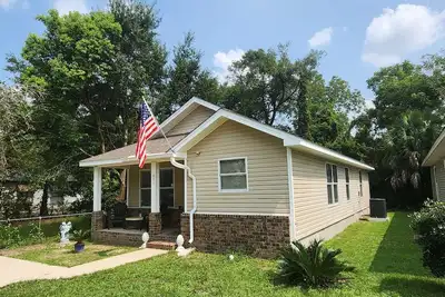 Image de Cute Clean 3 bdrm house1Mile to Historic Dt Pensacola/15 min to Pensacola Beach!