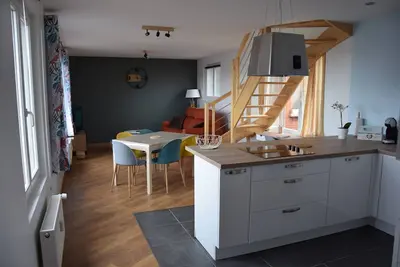 Image de Appartement avec magnifique vue sur port situé entre la plage et le centre ville