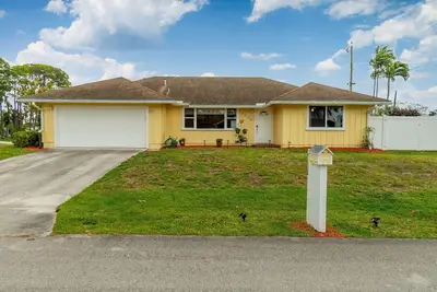 Amazing home in Jupiter, Florida! Enjoy proximity to Abacoa and 95, Pbg and Wpb!
