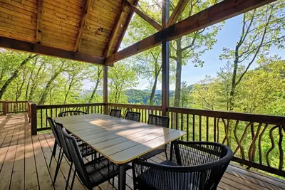 Image de New Rental : Enjoy Lake Glenville & Mountain Views from Hilltop Haven