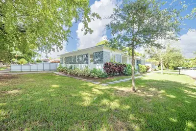 Image de Your Hollywood Hideaway! Central Location 2br Home