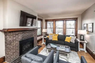 Image de Charming Parkview 4br Duplex by State Fair, U of M, Dt