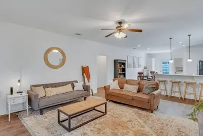 Eagle's Retreat - Close to Gsu & Paulson Stadium