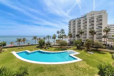 Image de Appartement 'Front Line Beach 2 Bedr' avec vue sur la mer, Wi-Fi et climatisation