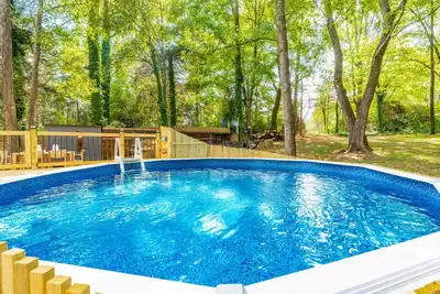 Image de Designer Home With Pool Sleeps 12!