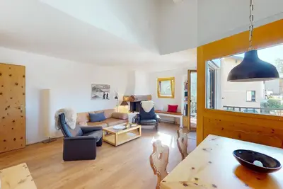Image de Duplex apartment located above the village of Pontresina with dream view.