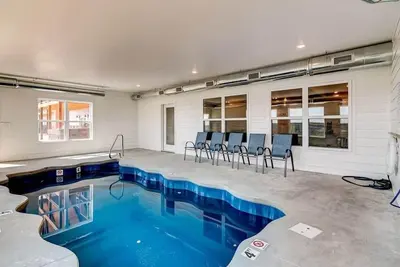 Image de Highly Anticipated! The Coveside Pool Place