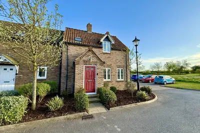 Image de Stunning Coastal Cottage - Sleeping 4 in 2 Bedrooms - Pool and Beach Access Included.