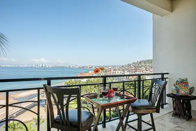 Image de Puerto Vallarta Waterfront Elegance, Stay for Xmas