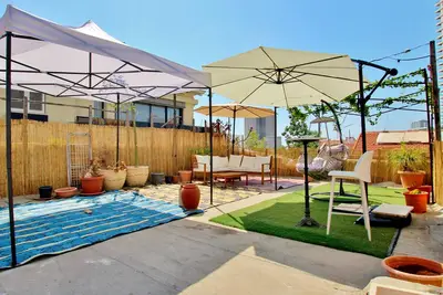 Image de Charming 1-bedroom apartment located in a beautiful apt complex in Neve Tzedek