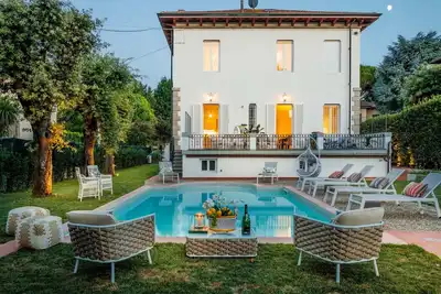 Villa Buonamici, a Luxury Villa with Pool in a walking distance from Lucca