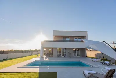 Image de Villa Marea. 34 km of coastline. A place where every path leads to the sea.