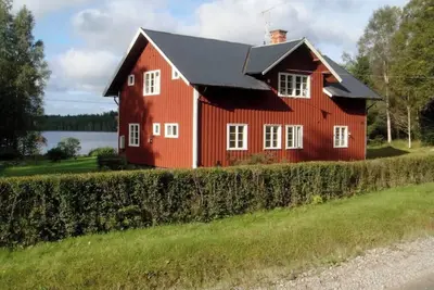 Image de Historic lakeside villa with kayaks, close to ski resorts