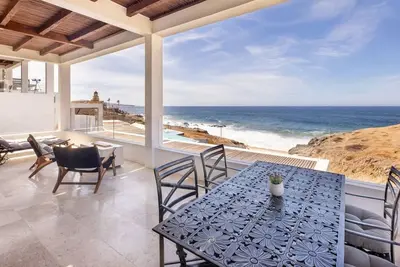Image de Luxury New Condo Steps Away from Cerritos Beach