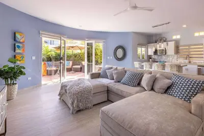 Image de Modern Beach Home in Cerritos *no service fees*