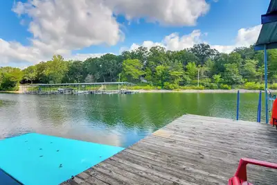 Image de Schooner Creek Cabin w/ Fishing, Boating & More!