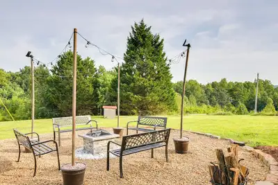 Image de Serene Mill Spring Getaway w\/ Yard & Fire Pit!