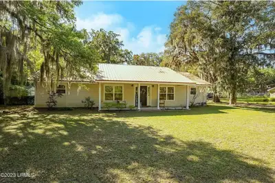Image de Peaceful Beaufort Single Story Ranch w/ pond view - Mossy Oaks neighborhood