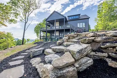 Image de Brand New Construction! Incredible panoramic mountain views.