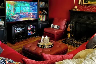 Kas's House! ~ Warm, Comfortable, Inviting & Pet Friendly