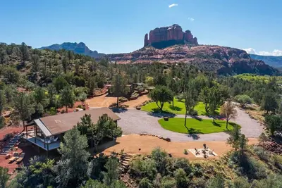 Image de Creekside Cabin on 5 Acres, Red Rock views, Walk to Cathedral Rock and Oak Creek
